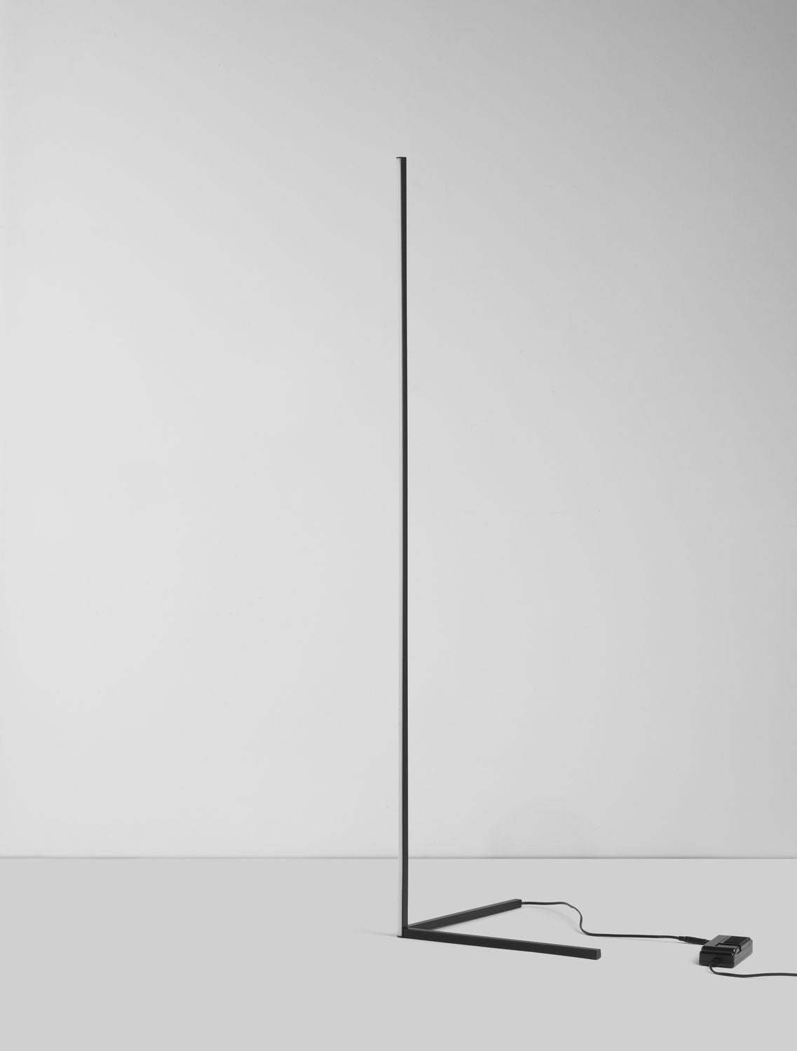 Lampadaire V-line noir