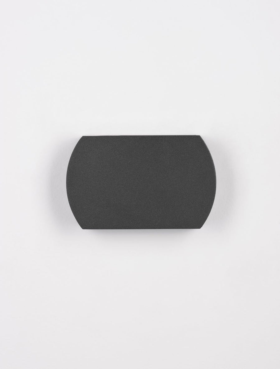 Vue de face avec halo lumineux diffusé vers le haut sur mur blanc