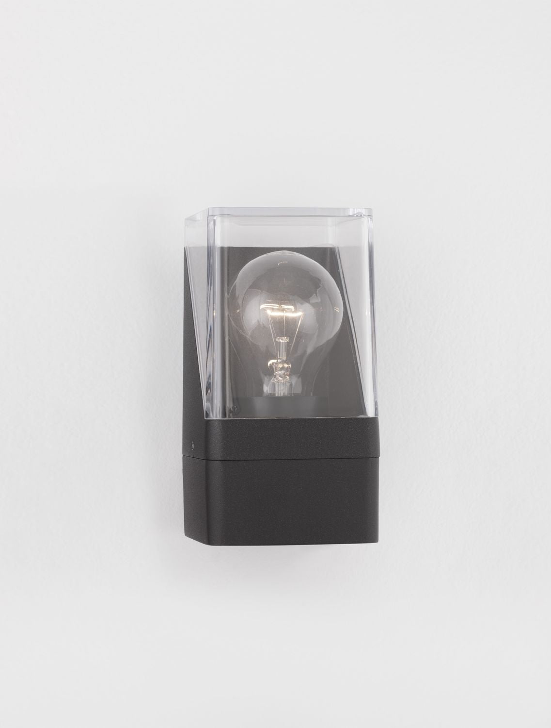 Face du luminaire sur fond blanc, ampoule éteinte dans son diffuseur transparent