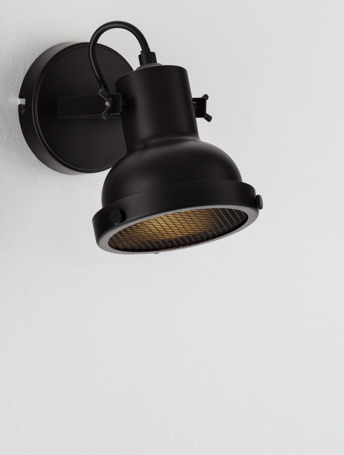 Détail du cache grille rétro-éclairé par une ampoule à lumière chaude