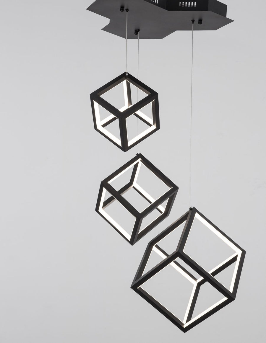 Détail des rubans LED blancs intégrés aux montants noirs des cubes