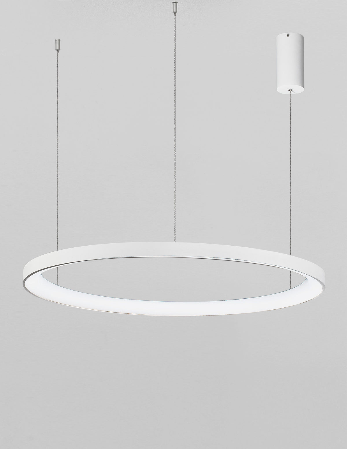 Suspension anneau blanc vue de face avec ses trois câbles et rosace
