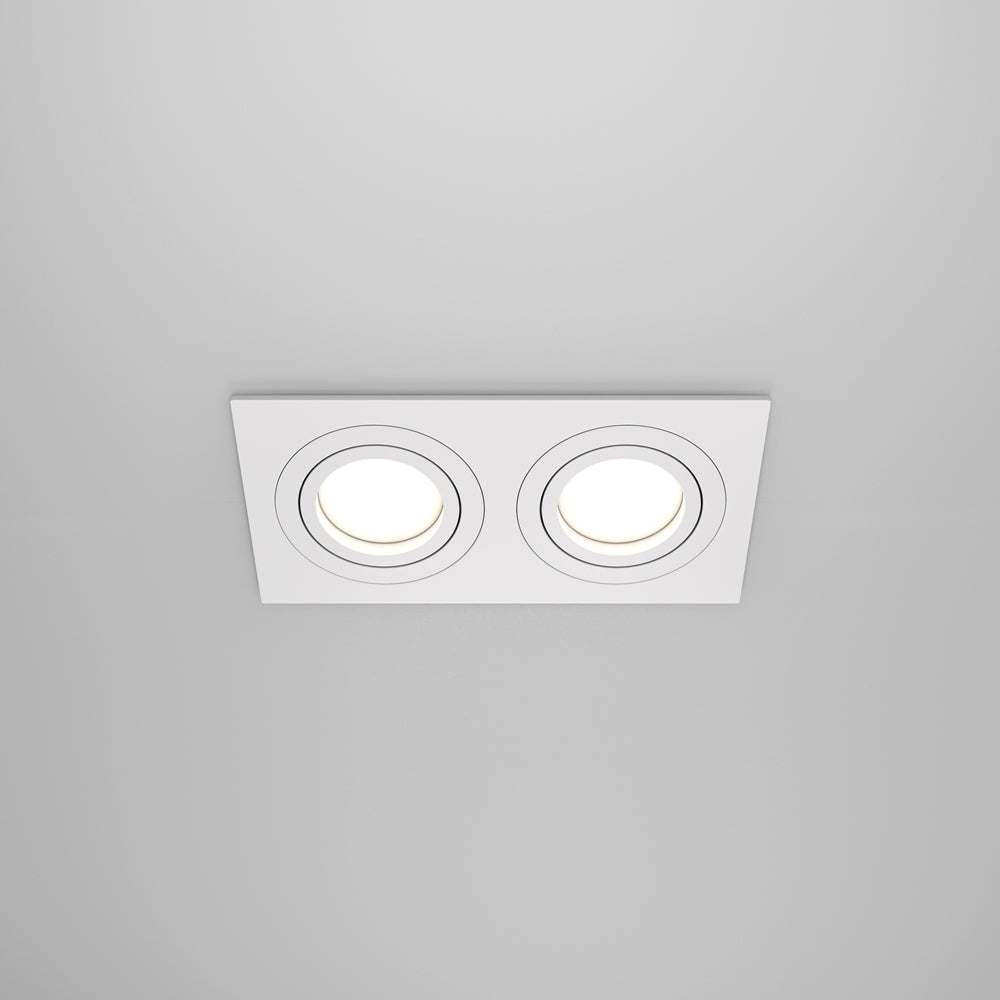 Luminaire double vu de face, spots légèrement inclinés dans leur support