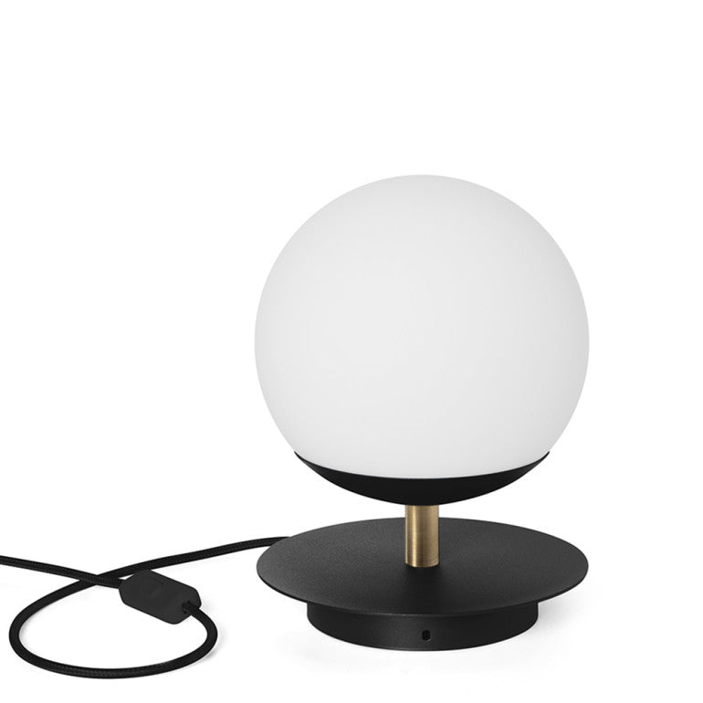 Lampe à poser PLAAT ST Noir / doré, détail laiton