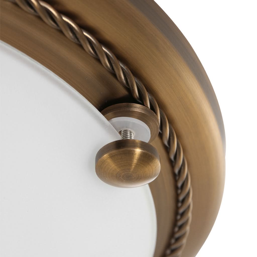 Détail du cabochon de fixation et de la torsade décorative sur l'anneau bronze