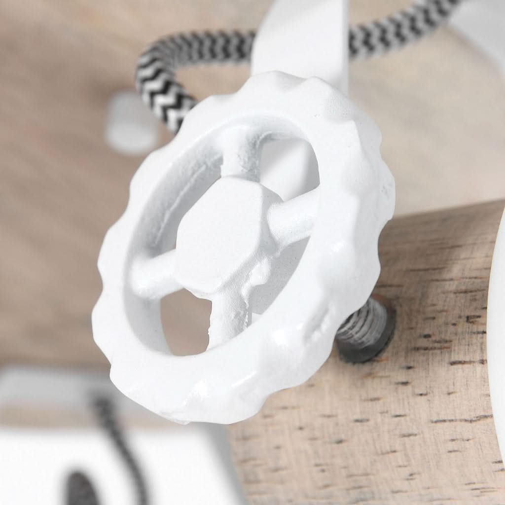 Détail de la molette de serrage blanche et du câble tressé noir et blanc