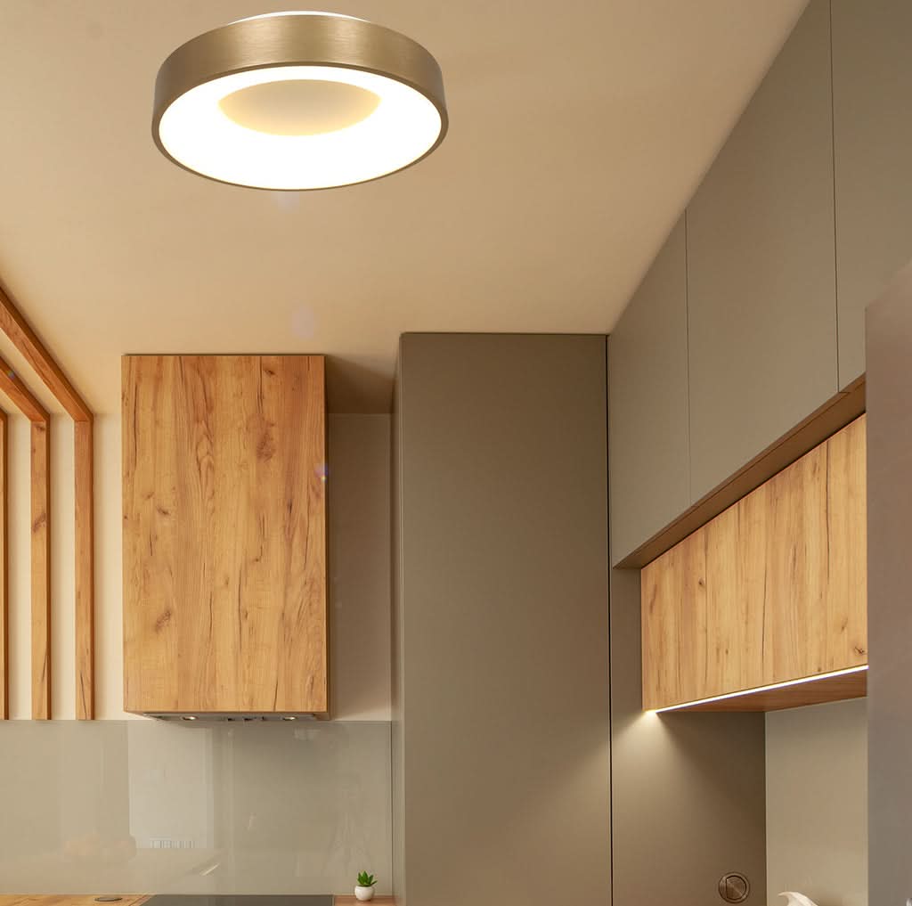 Plafonnier LED doré rond, anneau design 38 cm pour salon | Ringlede