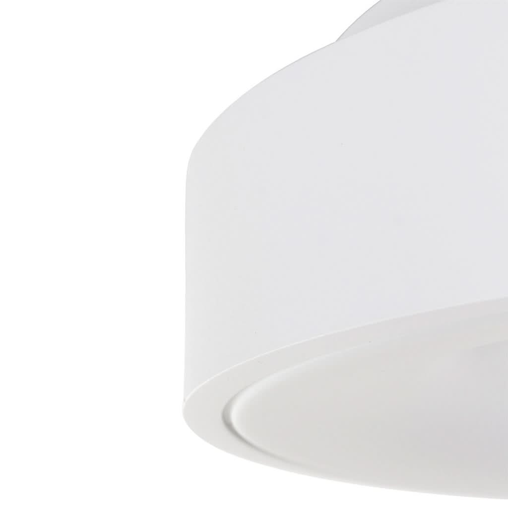 Gros plan sur le bord arrondi du luminaire blanc vu de profil