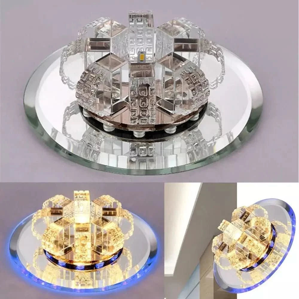 Planche de trois vues du luminaire, cristal éteint, allumé et installé au plafond.