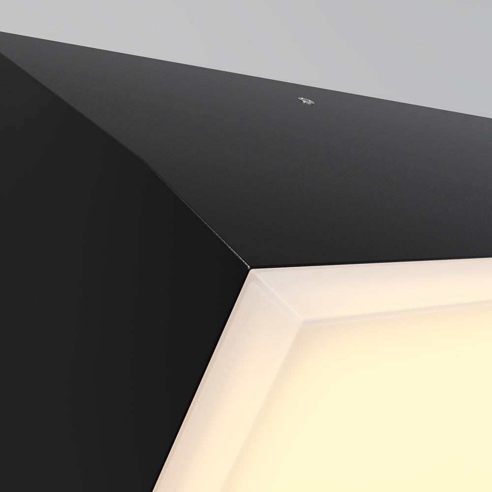 Détail rapproché de l'angle entre boîtier noir mat et diffuseur opalin