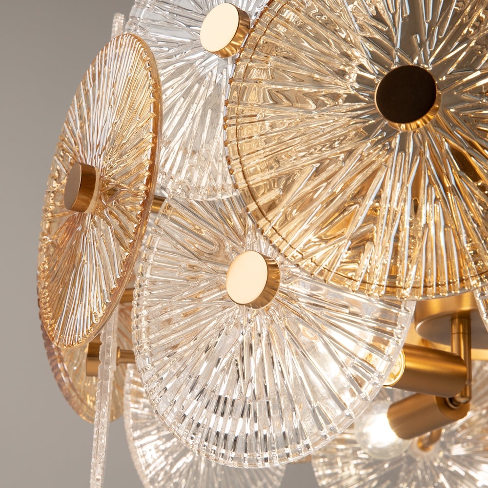 Détail de la finition, pastille laiton et verre strié en étoile