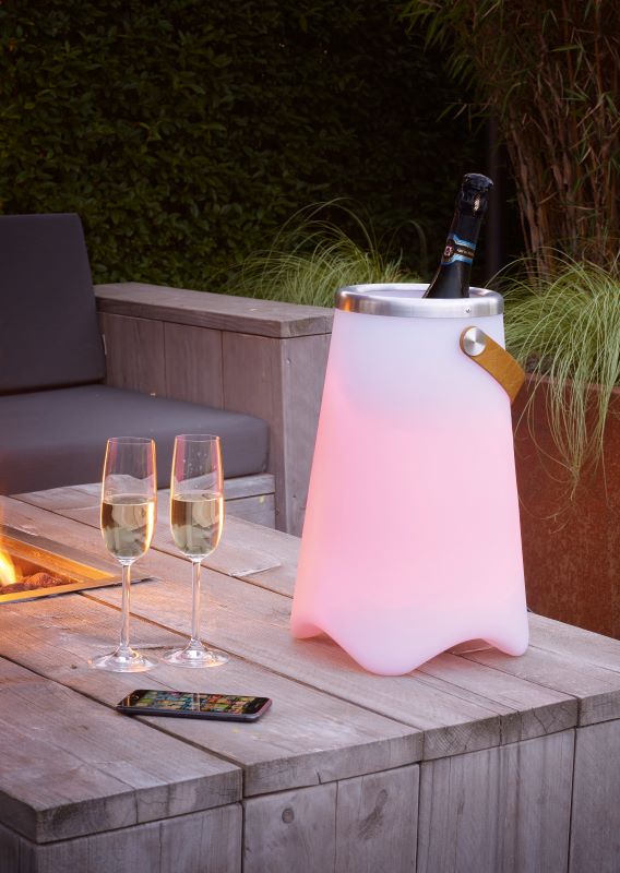 Mise en ambiance extérieure : lampe détournée en seau à champagne