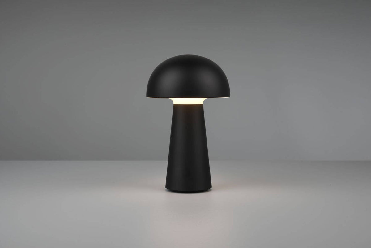 Produit de face sur fond gris, abat-jour dôme noir et tige éclairée
