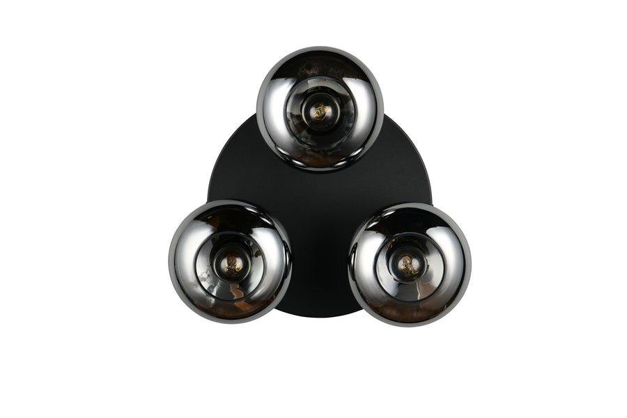 Vue du dessous du luminaire, trois globes en verre fumé sur une base ronde noire.
