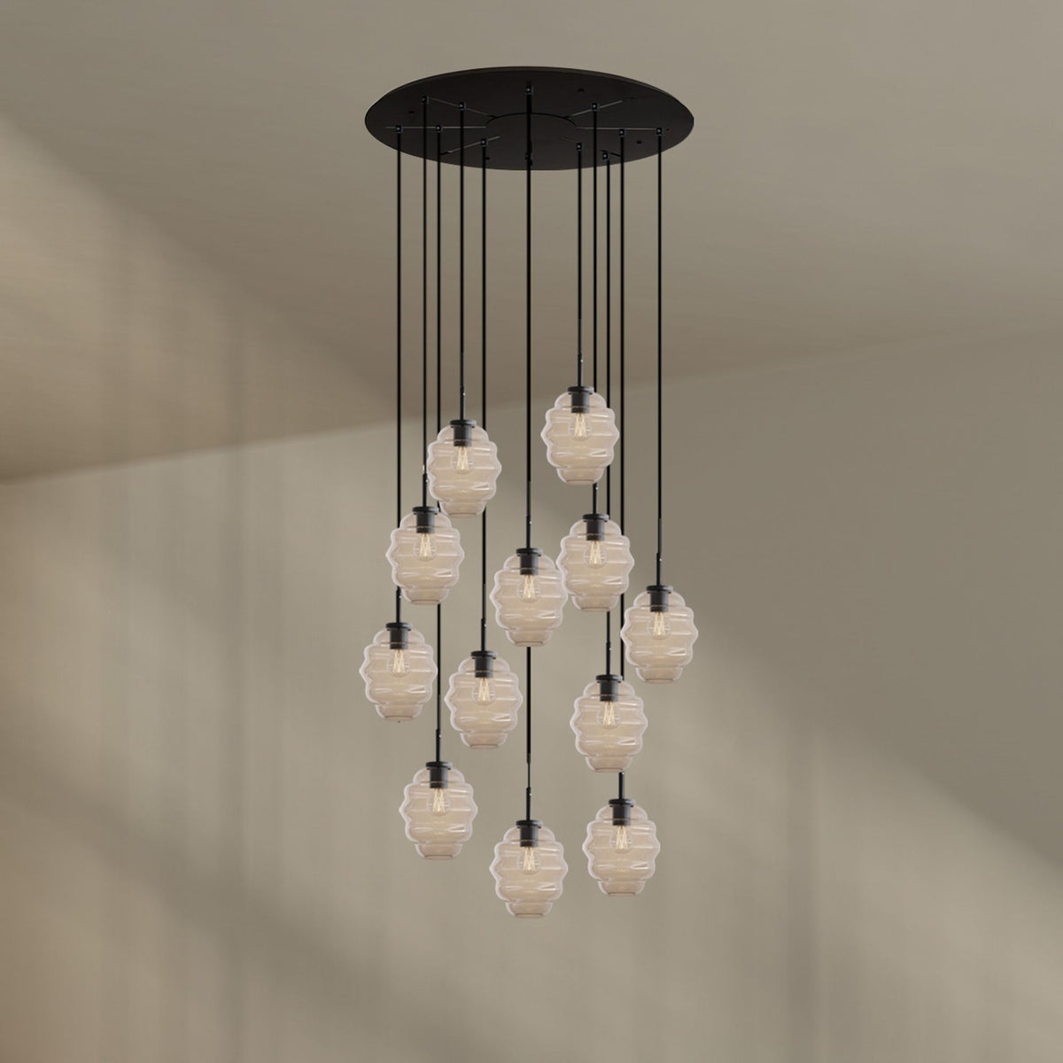 Suspension grande hauteur Echos 12 lumières, rosace Ø 80 cm, verres Ø 18 cm