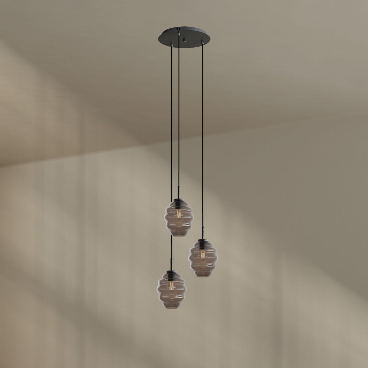 Suspension grande hauteur Echos 3 lumières, rosace Ø 40 cm, verres Ø 18 cm