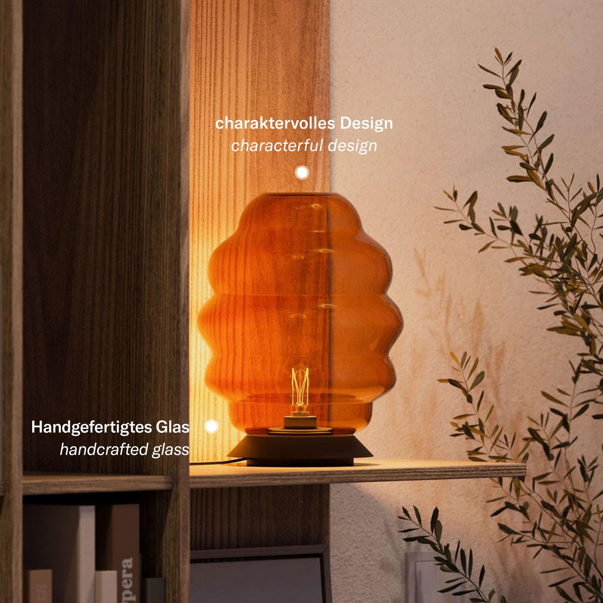 Détail du verre ambré et de l'ampoule à filament, mentions design artisanal