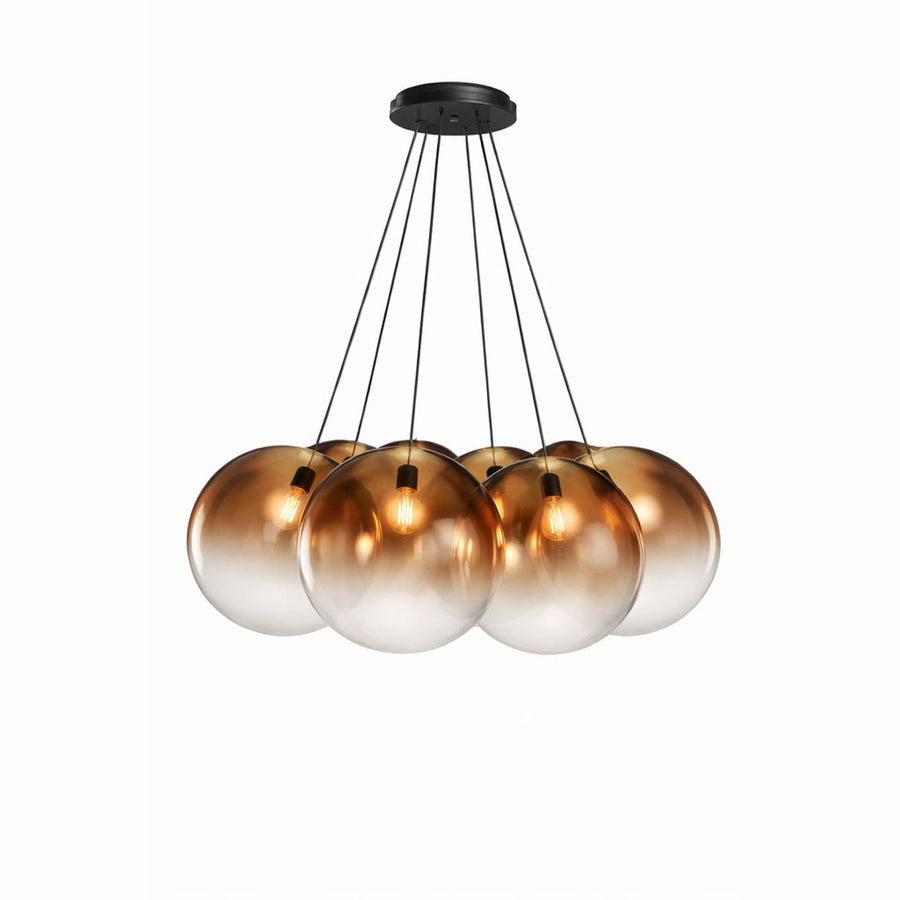 Détail du dégradé ambré des globes avec ampoules filament visibles sur fond blanc