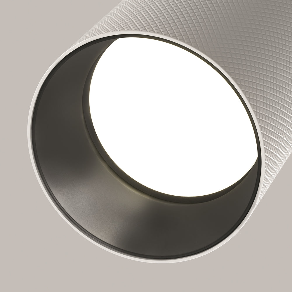 Détail rapproché de la finition gaufrée blanche et de l'optique interne du spot
