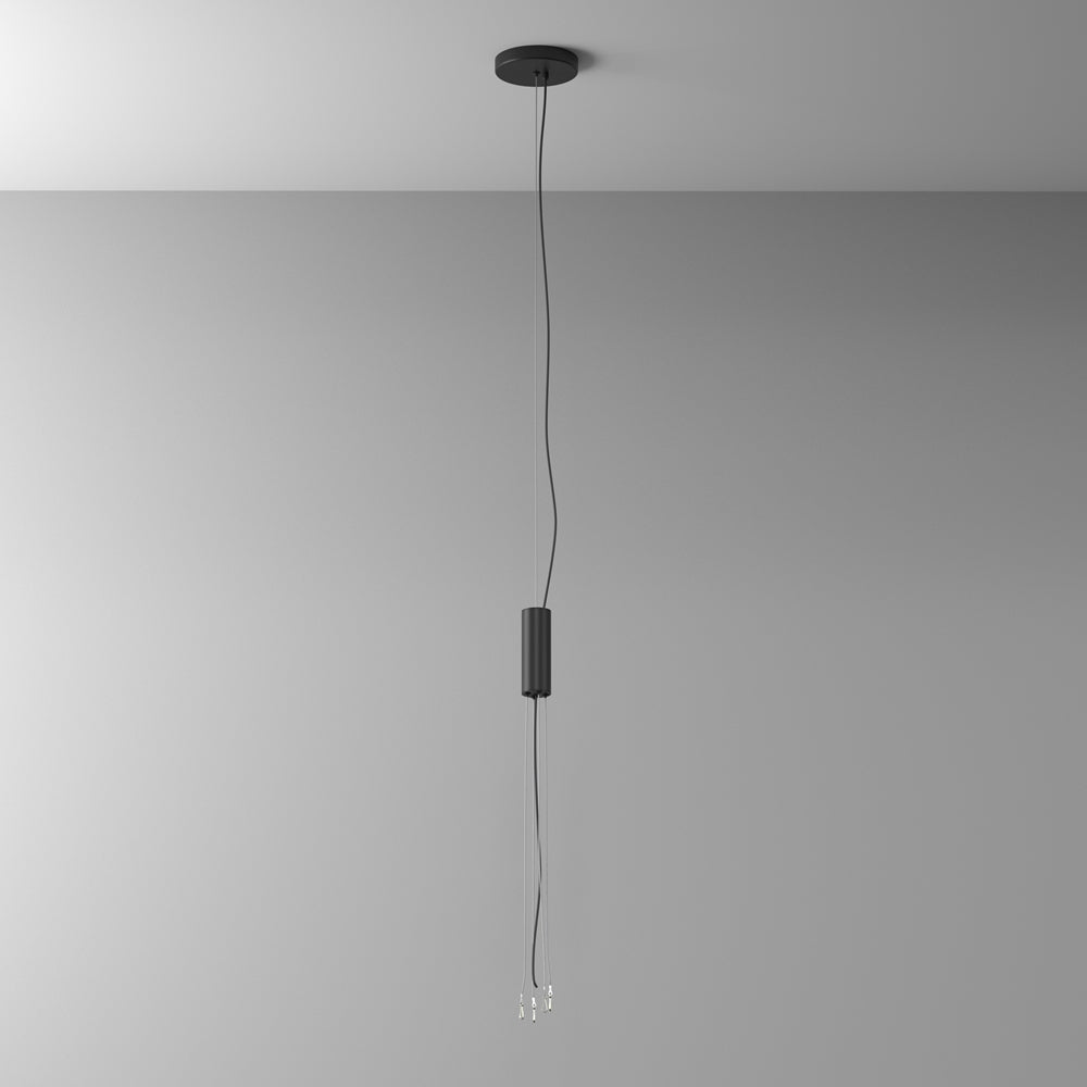 Vue de face du luminaire suspendu noir avec son câble vertical