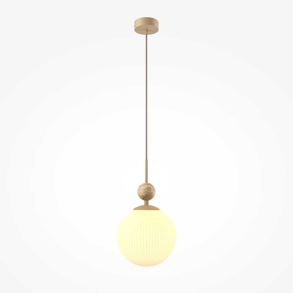 Suspension dorée avec globe de verre strié et bille décorative en travertin.