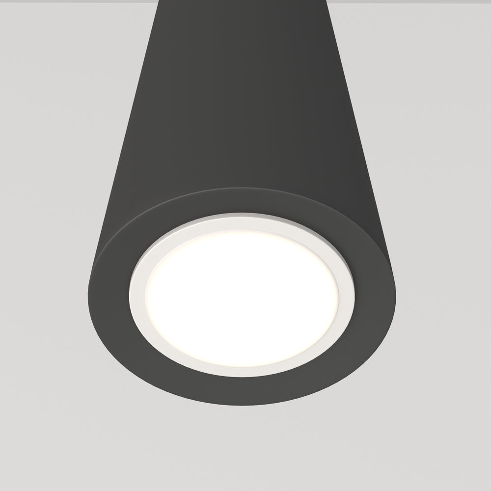 Détail du bas, large diffuseur blanc circulaire cerclé de noir mat
