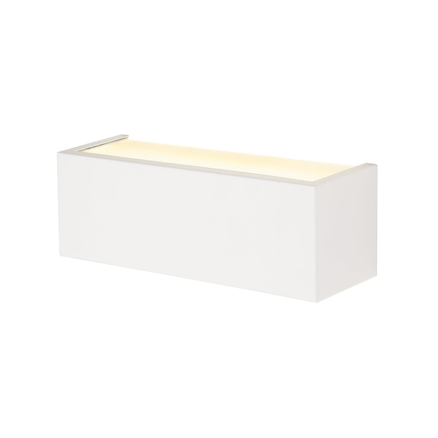 Vue en angle montrant le boîtier blanc et la surface lumineuse encastrée du luminaire.