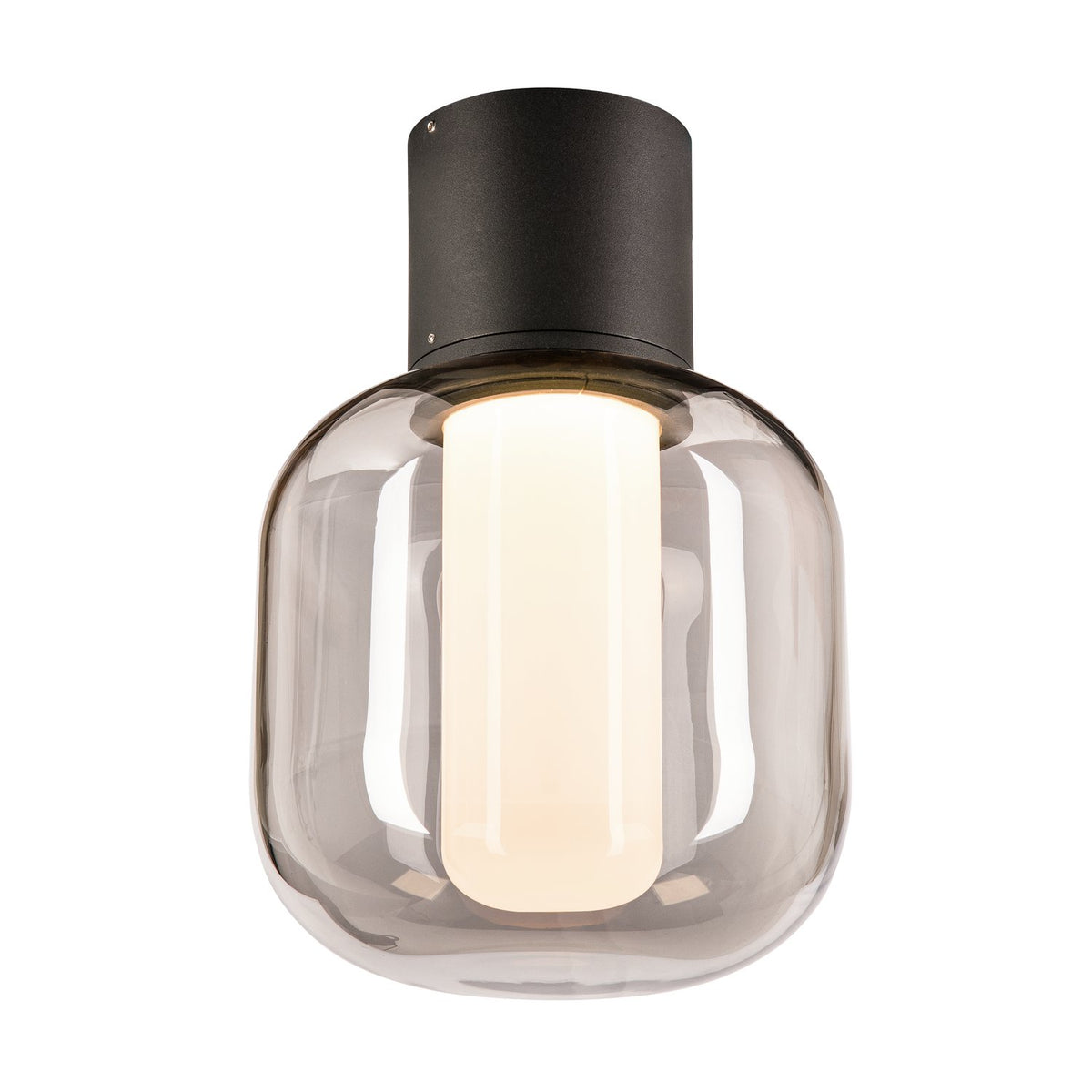 Vue rapprochée du plafonnier montrant le verre fumé et la lumière chaude