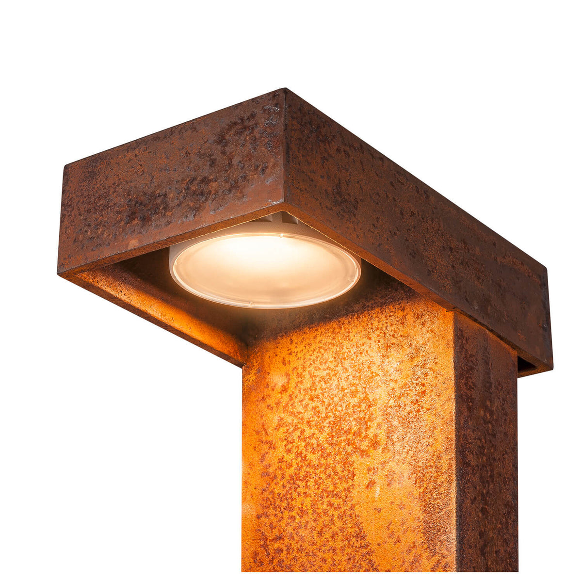 Détail rapproché de la tête carrée et du disque lumineux LED encastré