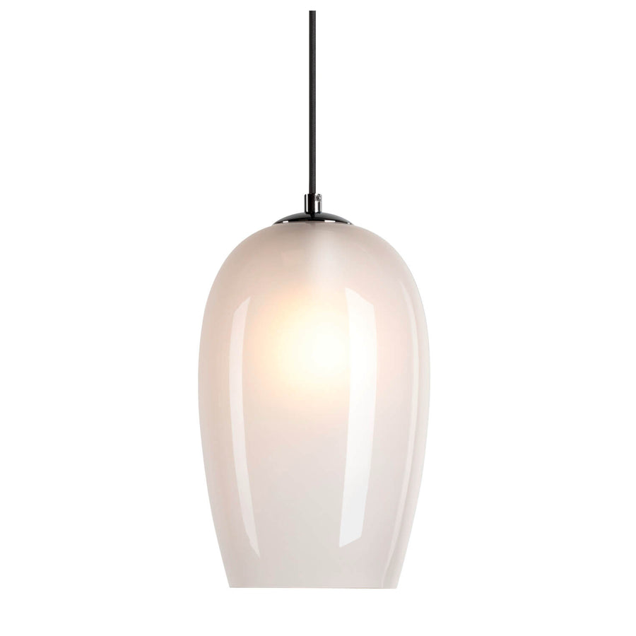 Suspension blanche allumée, vue de face sur fond neutre, montrant le diffuseur ovale en verre.