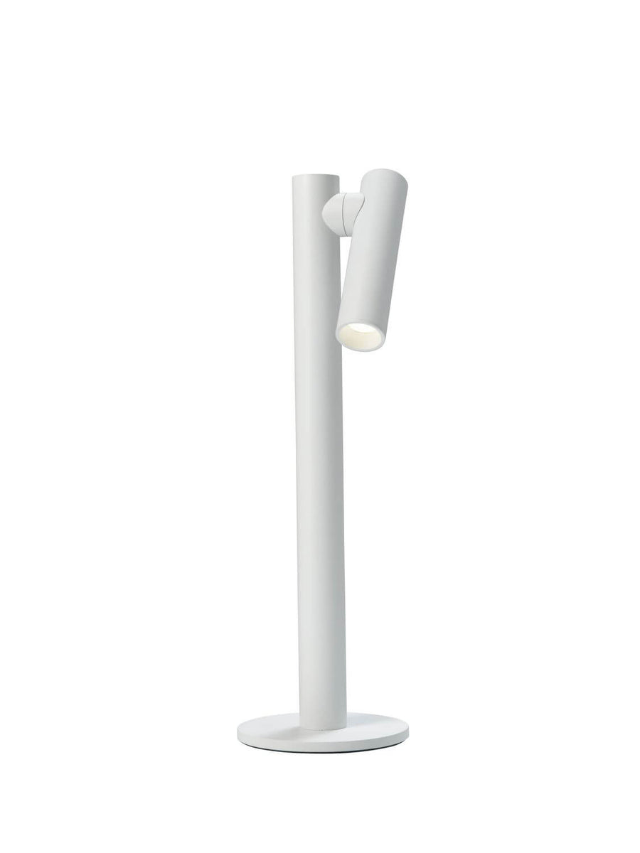 Lampe à poser blanche de face, tige cylindrique et projecteur orientable sur socle rond