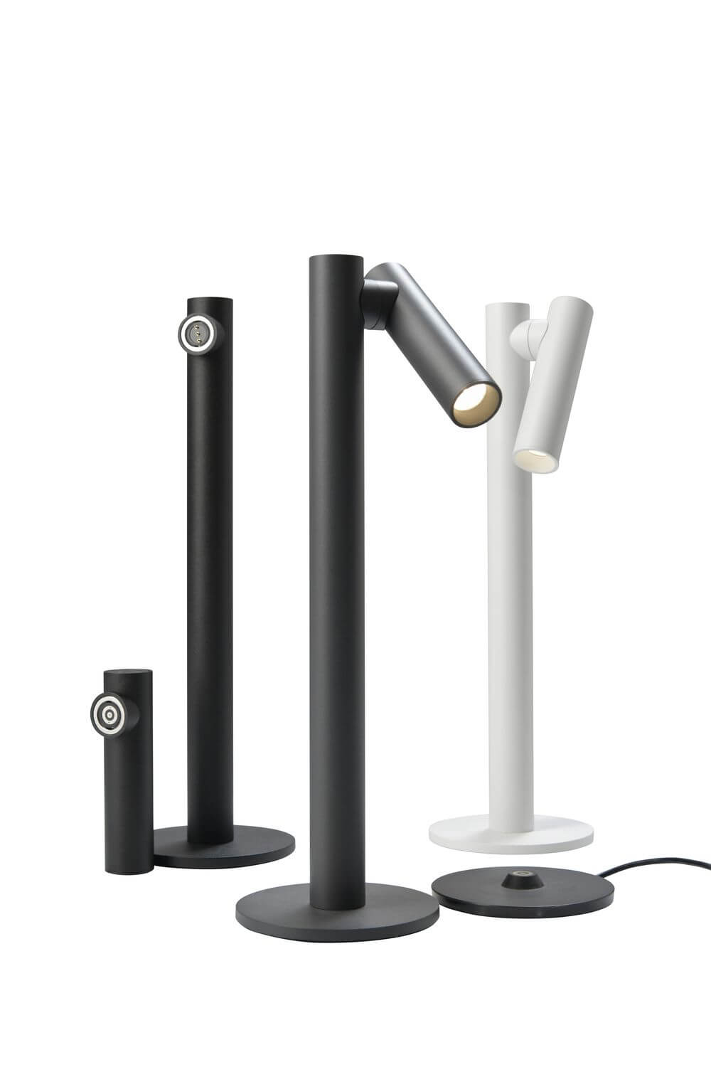 Plusieurs lampes de tailles et de couleurs différentes présentées côte à côte
