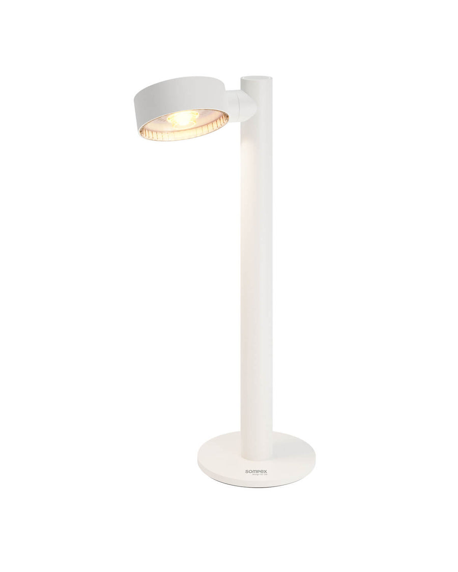 Détail de la tête ronde allumée, LED chaude sous l'abat-jour blanc