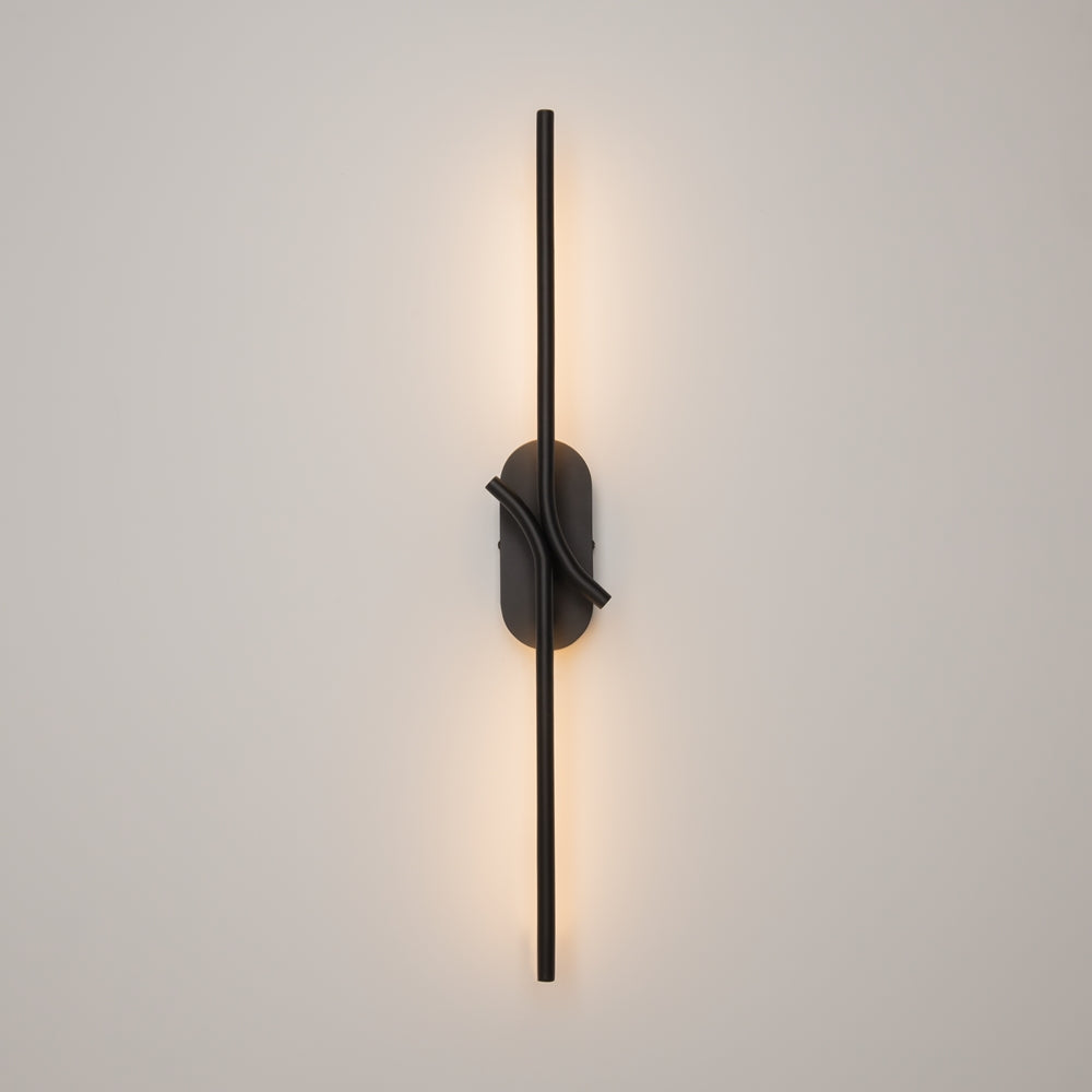 Vue de face de l'applique allumée diffusant une lumière chaude