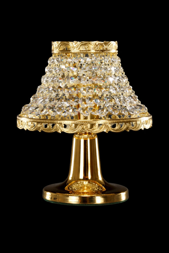 Version dorée de la lampe, abat-jour en cristaux et socle brillant.