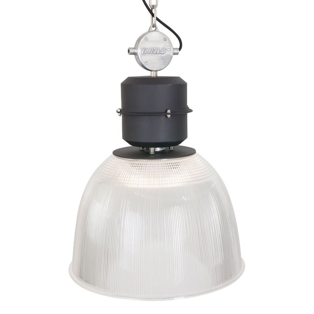 Vue de face du luminaire sur fond blanc, abat-jour en verre strié