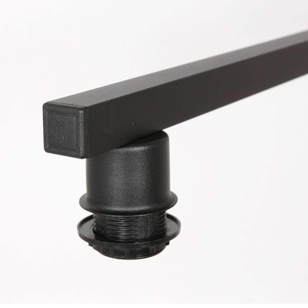 Vue rapprochée de la fixation noire et du porte-douille en plastique