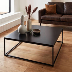 Industrieller Couchtisch aus schwarzem Metall | Jubile