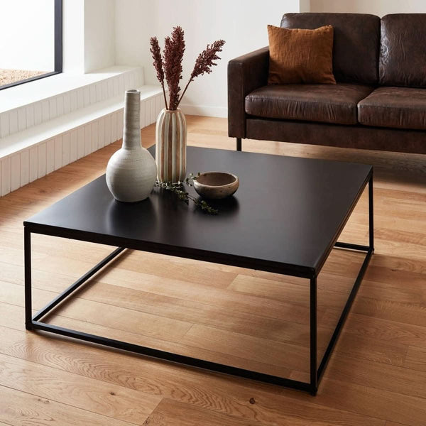 Industrieller Couchtisch aus schwarzem Metall | Jubile
