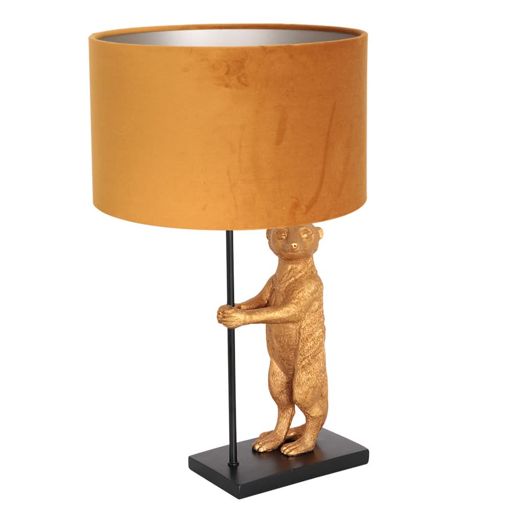 Vue de trois quarts du luminaire, abat-jour cylindrique et socle rectangulaire noir