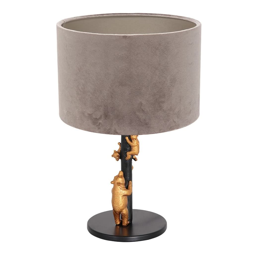 Vue légèrement décalée de la lampe entière, abat-jour velours et fût décoré.