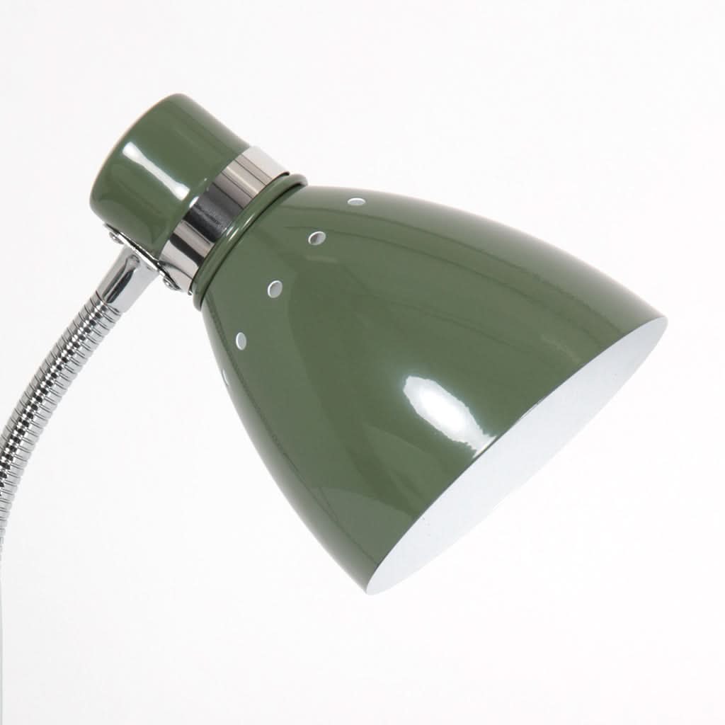 Gros plan sur l'abat-jour bombé vert et la bague chromée du col