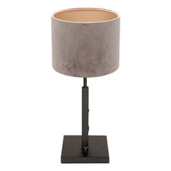 Elegante Lampe mit silbernem Lampenschirm
