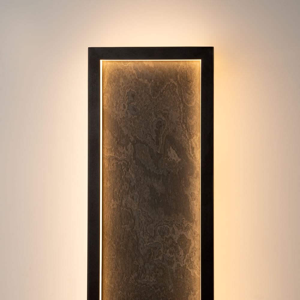 Gros plan sur le diffuseur texturé ambré et la bordure lumineuse du cadre noir.