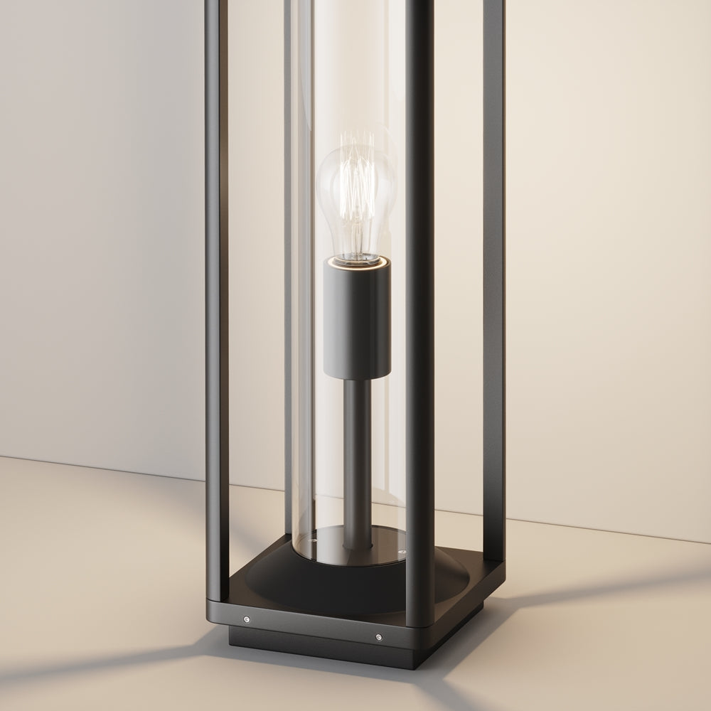Détail du socle et du support d'ampoule, montrant la douille et la tige.