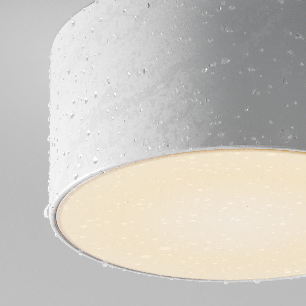Détail du luminaire couvert de gouttelettes, résistance à l'humidité