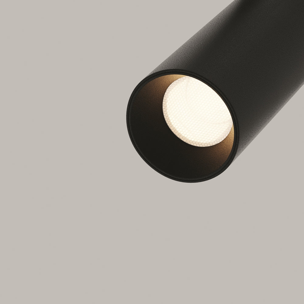 Détail rapproché de la source LED et du réflecteur intérieur anthracite.