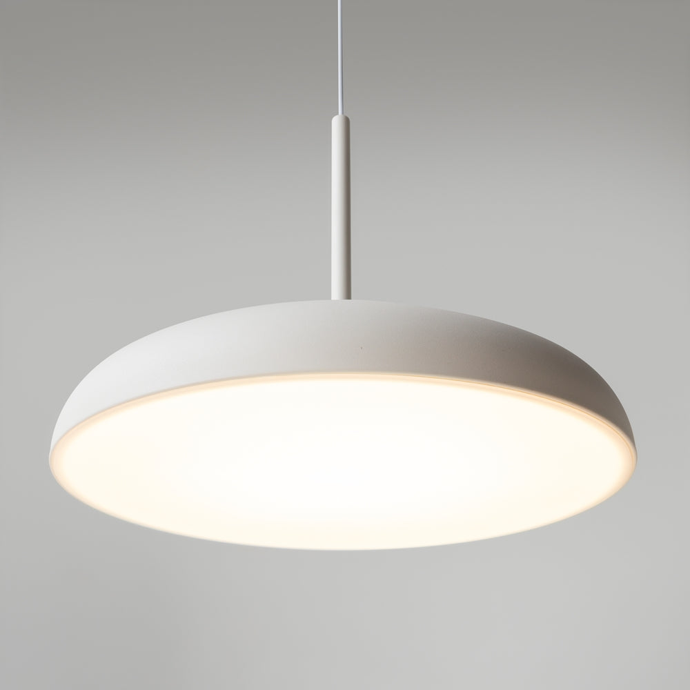 Détail du diffuseur blanc éclairé, vu de dessous, montrant la lumière homogène.