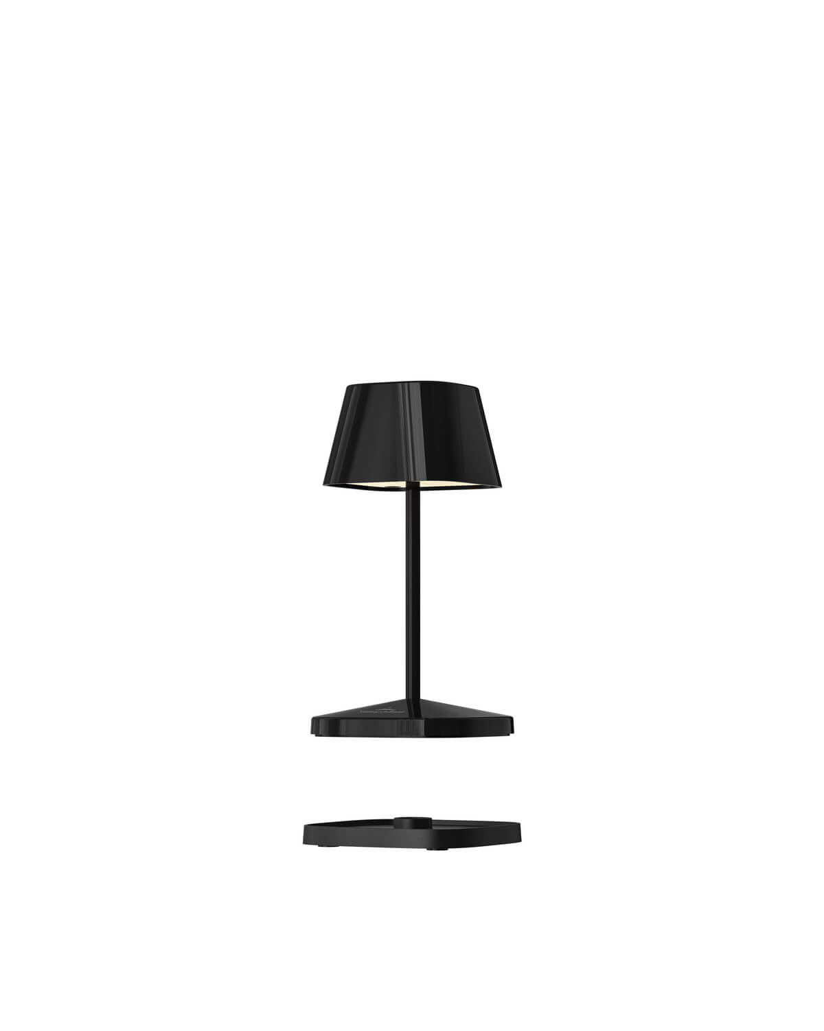 Vue de face de la lampe noire, socle carré détaché au-dessous.