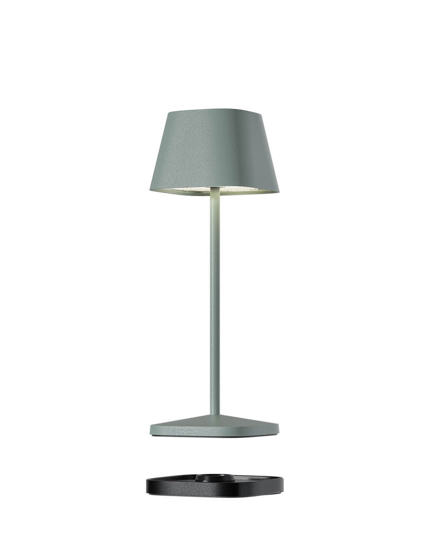 Vue éclatée du luminaire montrant sa base noire détachée sous le pied vert